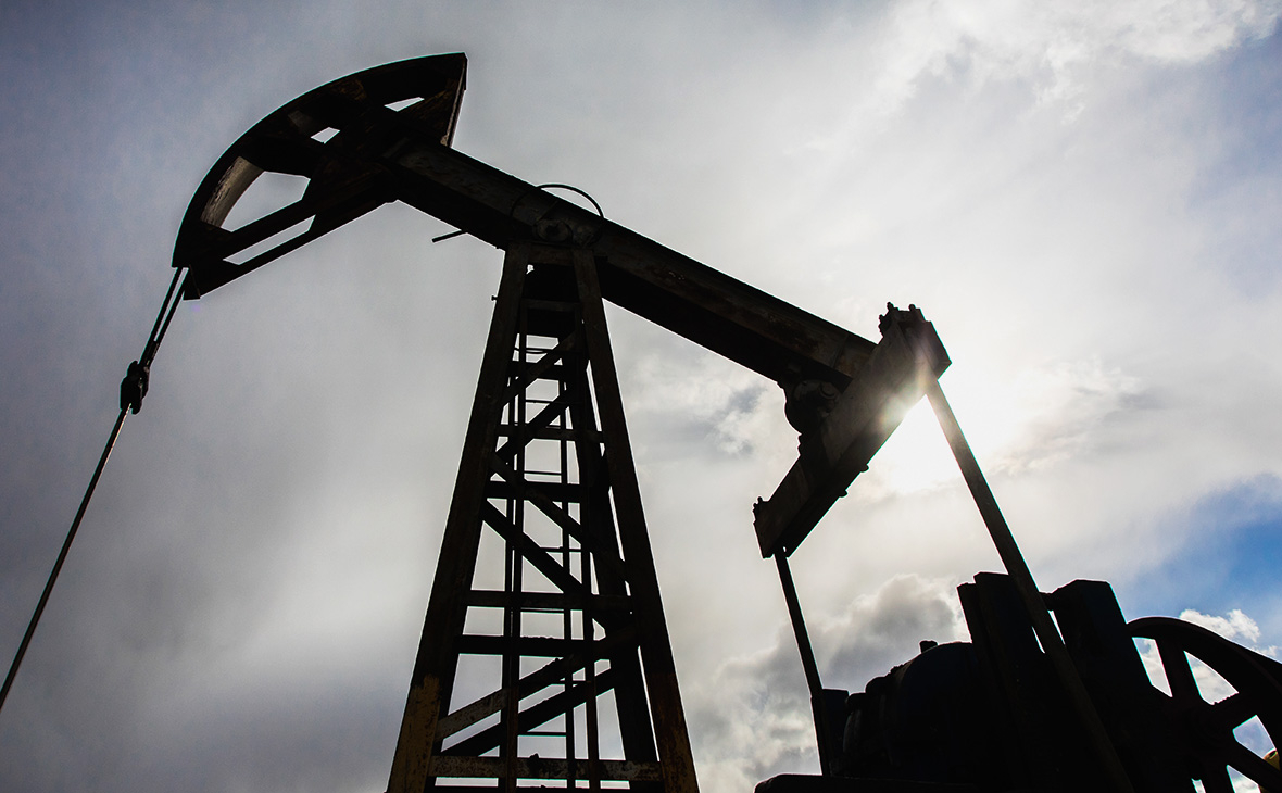 Путин поручил не применять санкции за отклонение уровня добычи нефти
