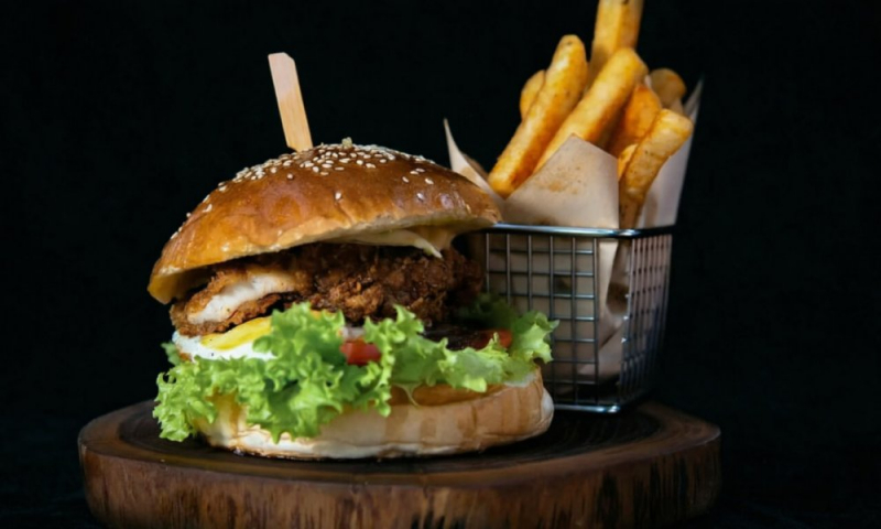 Прием биткоинов дал резкий рост продаж сети Steak ’n Shake